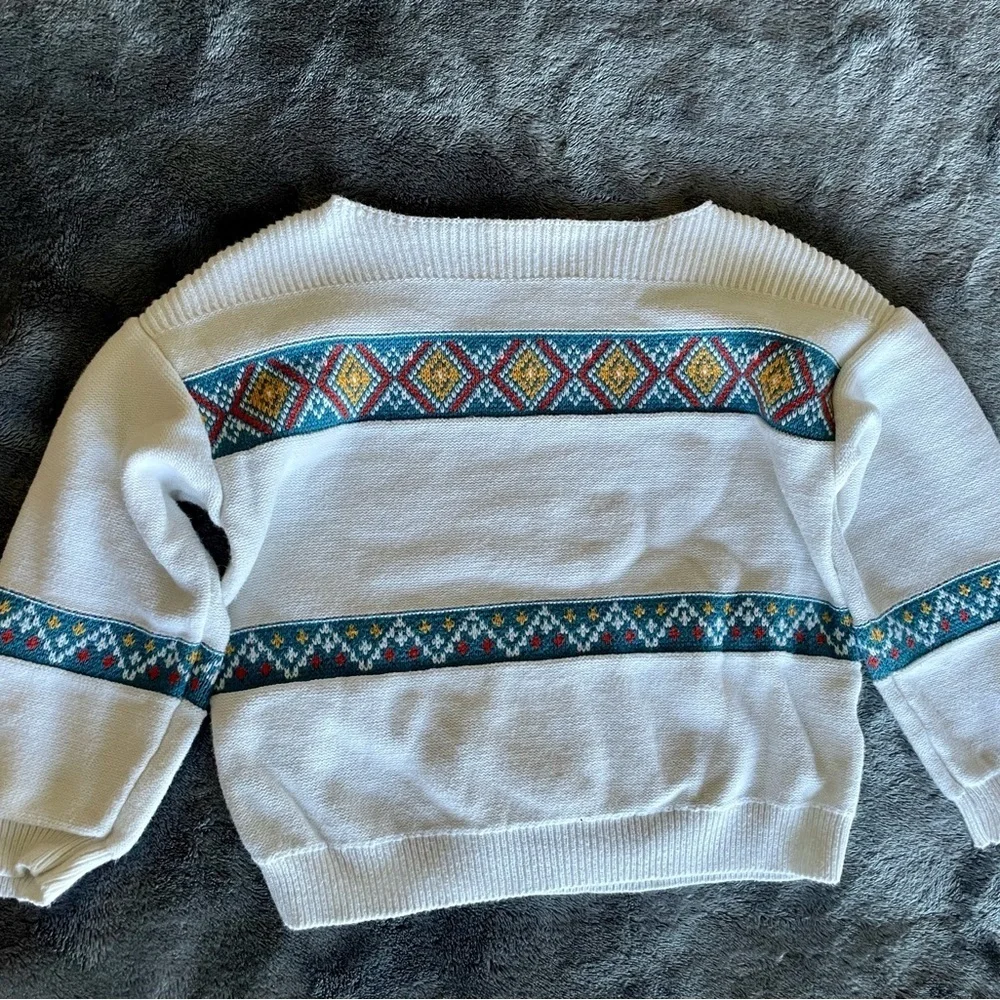 Bundle of Calvin Klein pants and Gymboree white sweater with blue pattern size2T